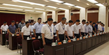 向在台风中挽救国家重点试验平台上的勇士致敬